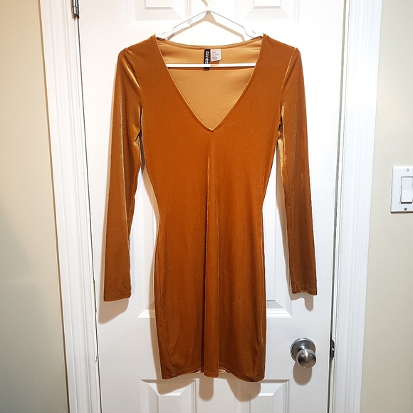 H&M Dresses & Skirts - H&M Long-sleeve Bodycon Velvet Yellow-Gold Dress Size 2